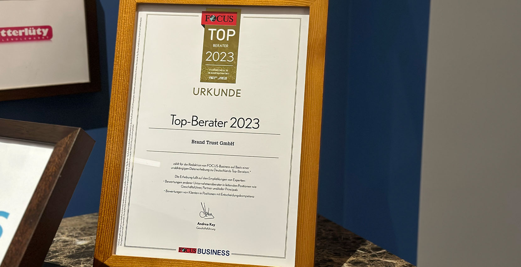 Hattrick: BrandTrust auch 2023 im Ranking der FOCUS Top Unternehmensberater Hattrick: BrandTrust auch 2023 im Ranking der FOCUS Top Unternehmensberater