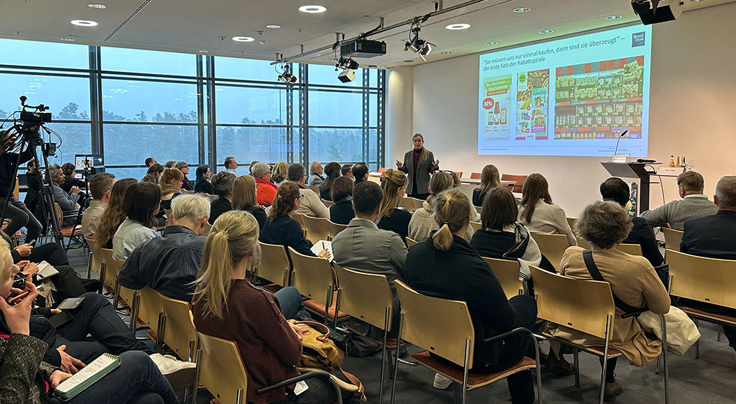 Tabea Höllger beim BIOFACH-Vortrag 2025